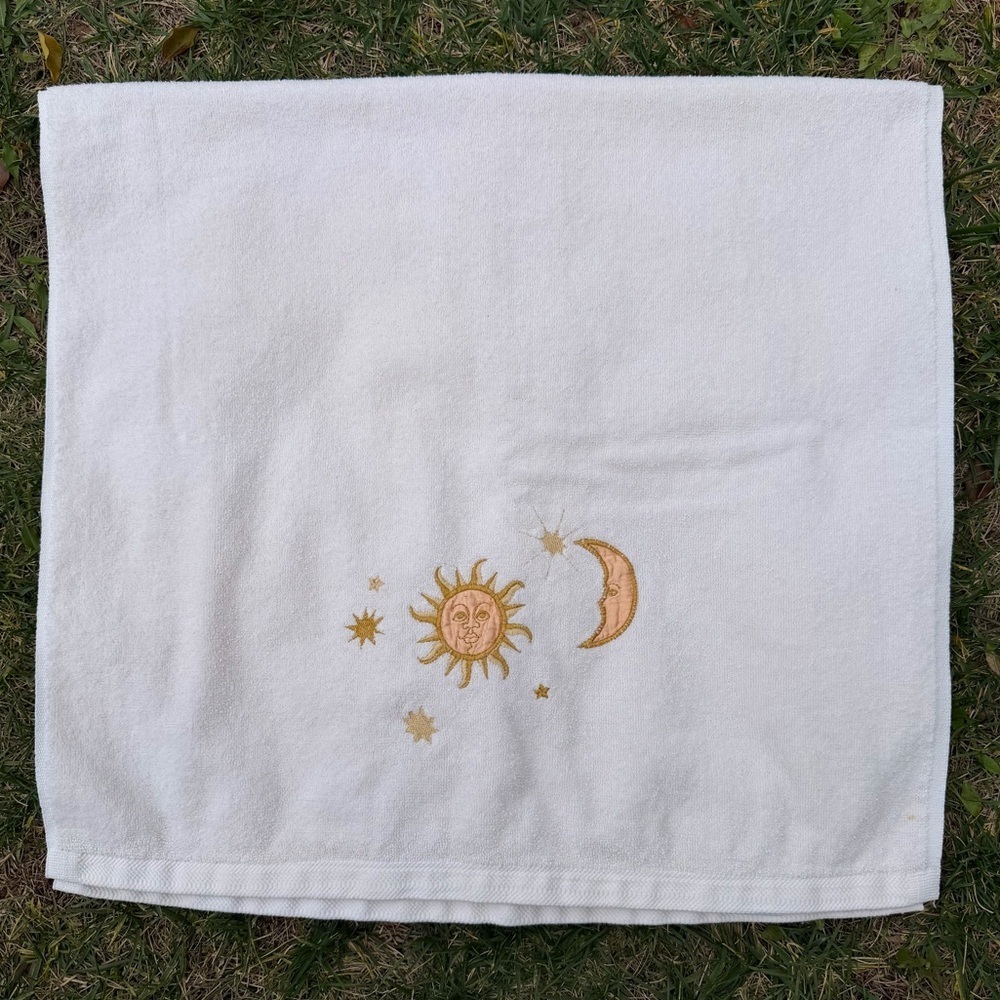 VTG BIBB Celestial Sun Moon Stars Bath Towel Embroidered Gold Whimsigoth USA HTF